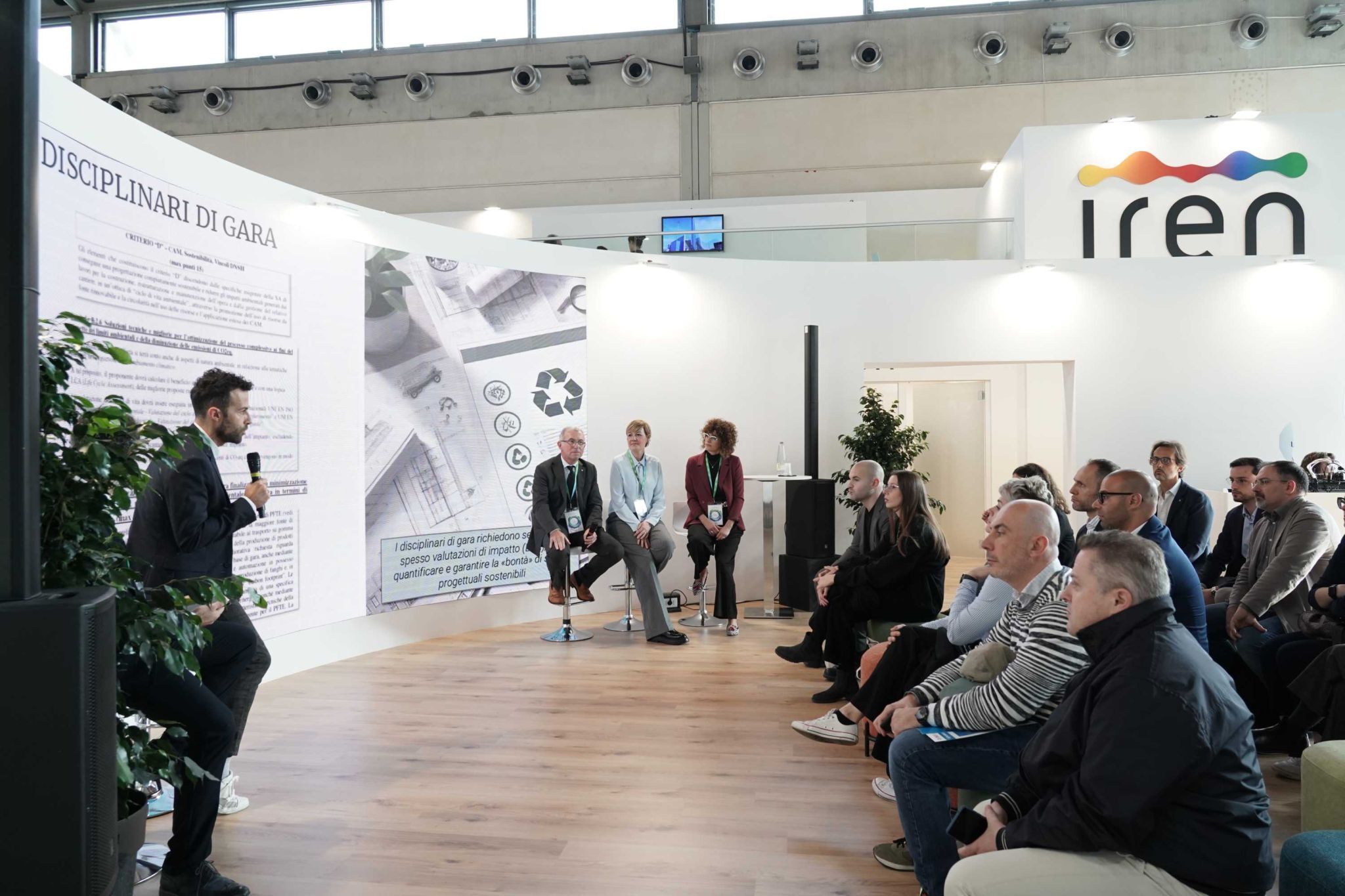 platea che segue l'intervento ad Ecomondo di Alfa Solutions
